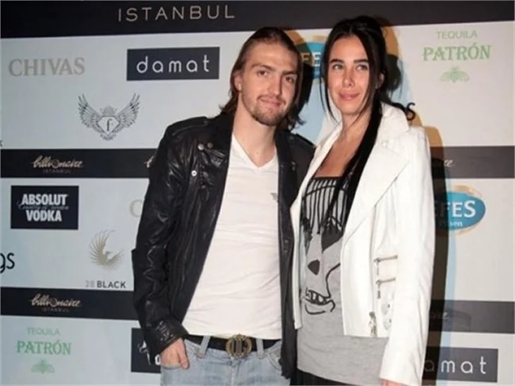 Asena Erkin Caner Erkin için otomobil dizayn etti!