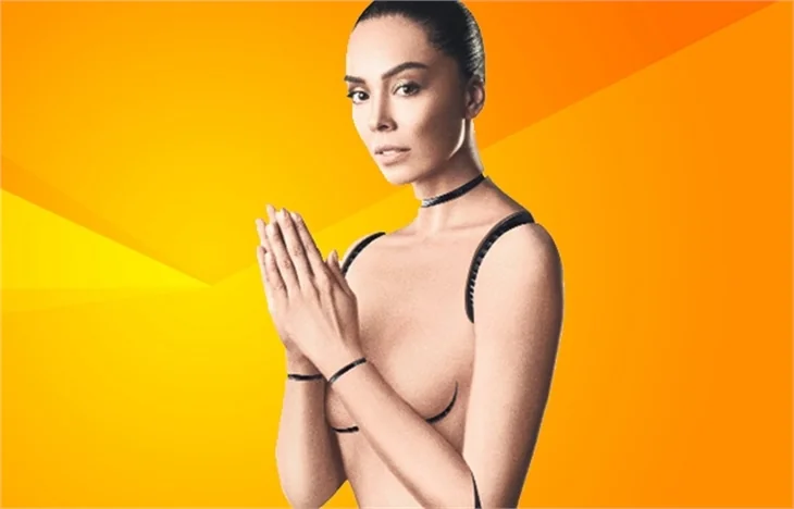 Azra Akın robot oldu!