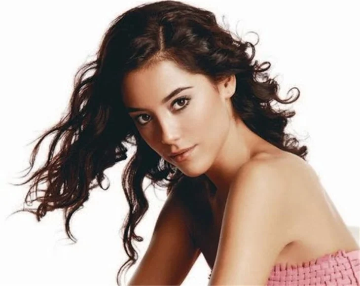 Cansu Dere'den aşk açıklaması!