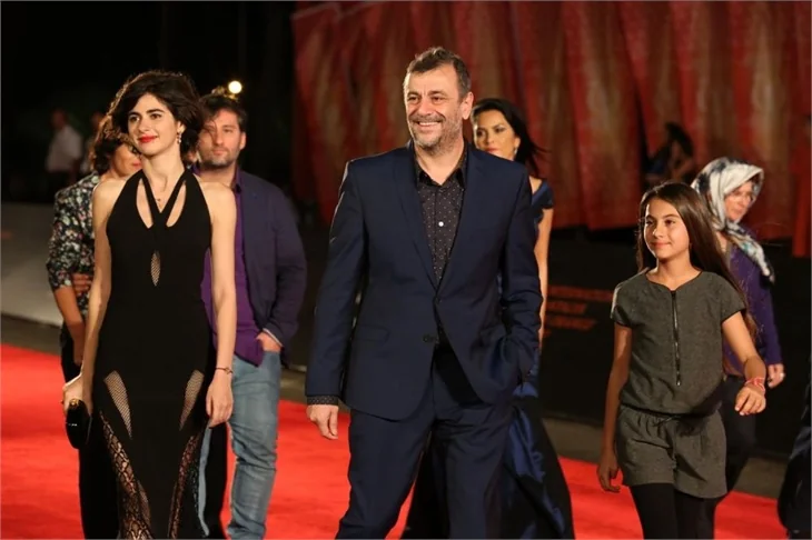 Hülya Avşar ve Rüzgar Erkoçlar aynı filmde!