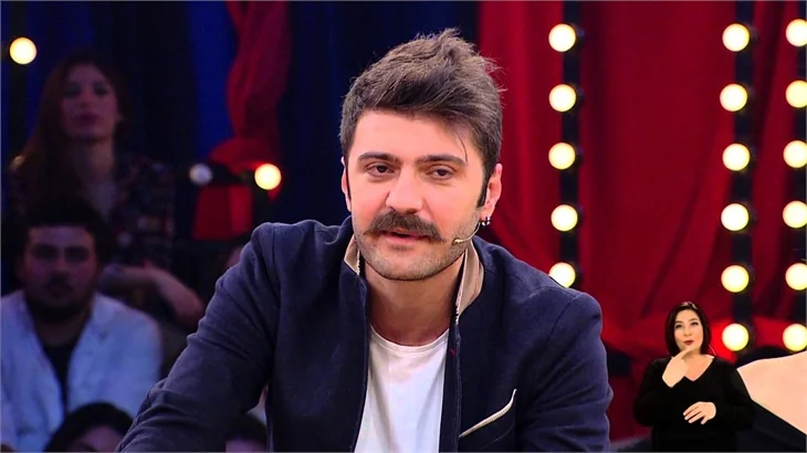 Ünlülerin 29 Ekim mesajları!