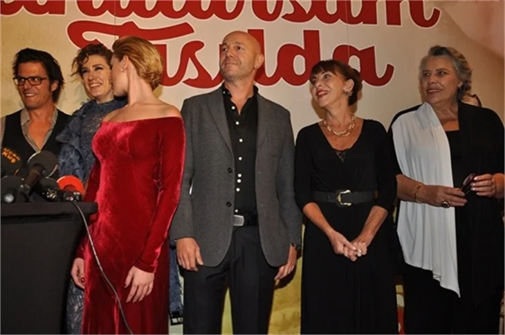 'Unutursam Fısılda'nın galasına ünlü akını!
