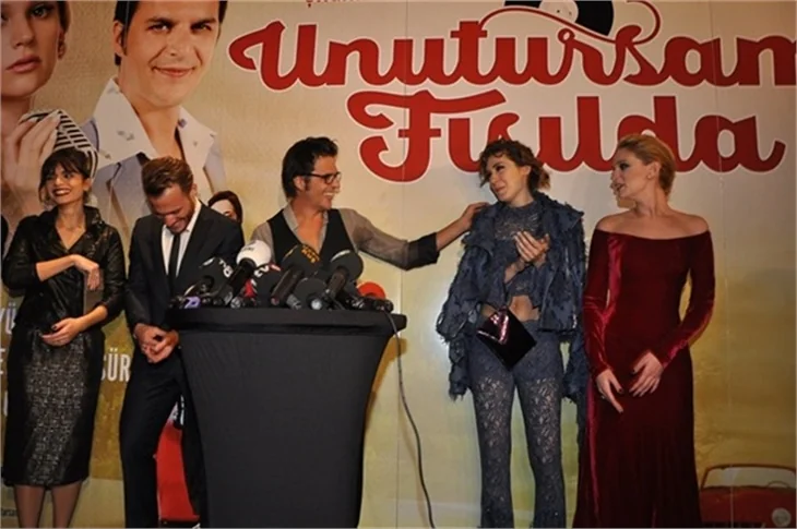 'Unutursam Fısılda'nın galasına ünlü akını!