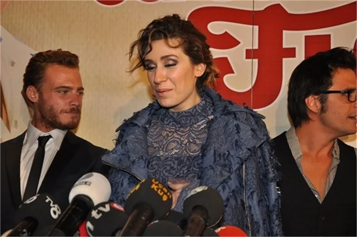 'Unutursam Fısılda'nın galasına ünlü akını!