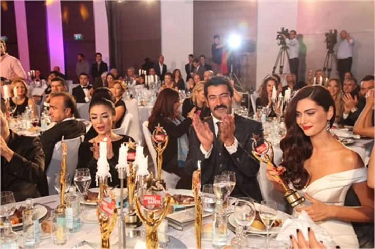 5. Ayaklı Gazete Tv Yıldızları ödül gecesi yapıldı!