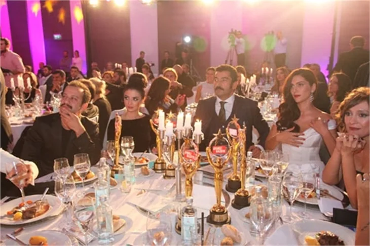 5. Ayaklı Gazete Tv Yıldızları ödül gecesi yapıldı!