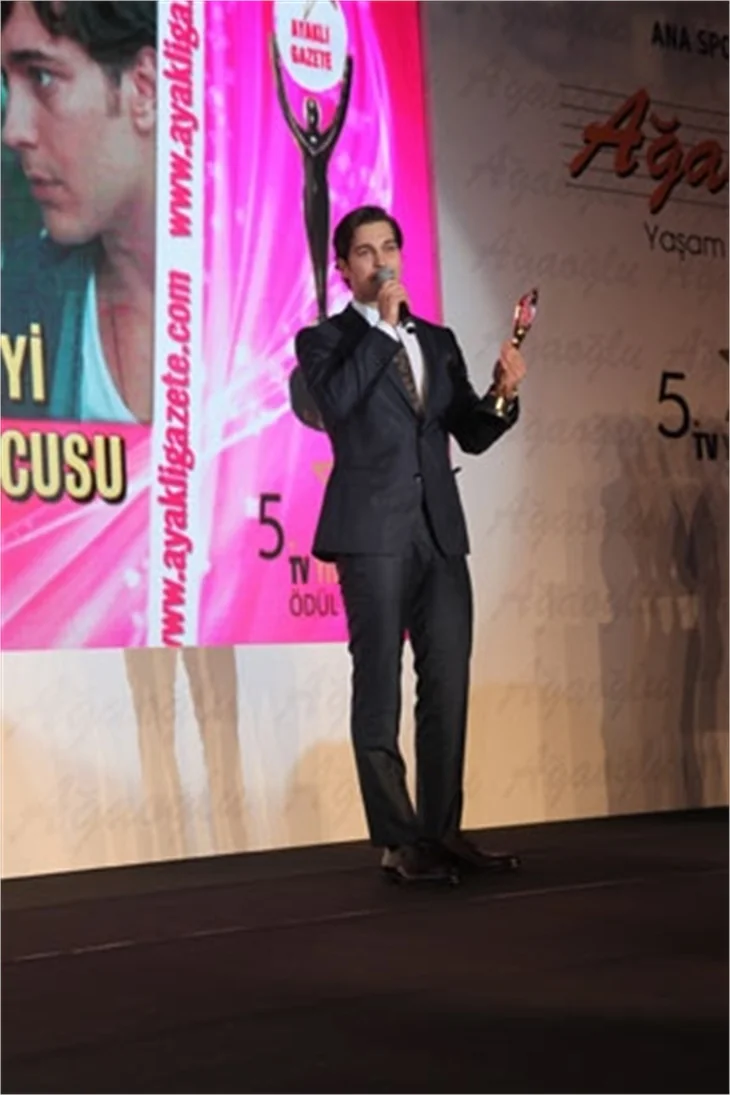 5. Ayaklı Gazete Tv Yıldızları ödül gecesi yapıldı!
