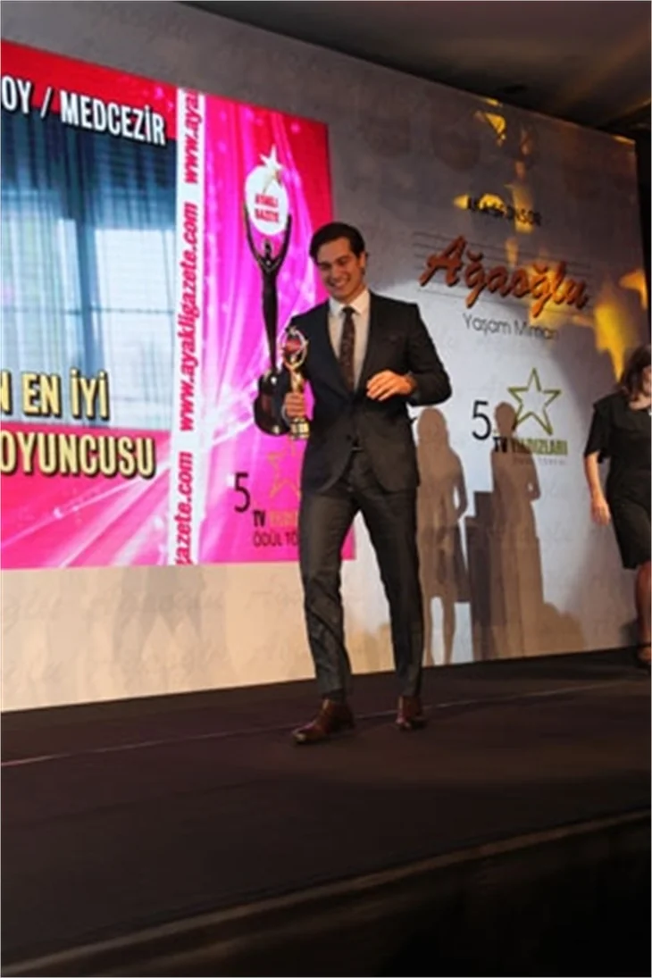 5. Ayaklı Gazete Tv Yıldızları ödül gecesi yapıldı!