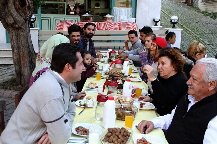 Kocamın Ailesi'nde Tarık zor durumda!