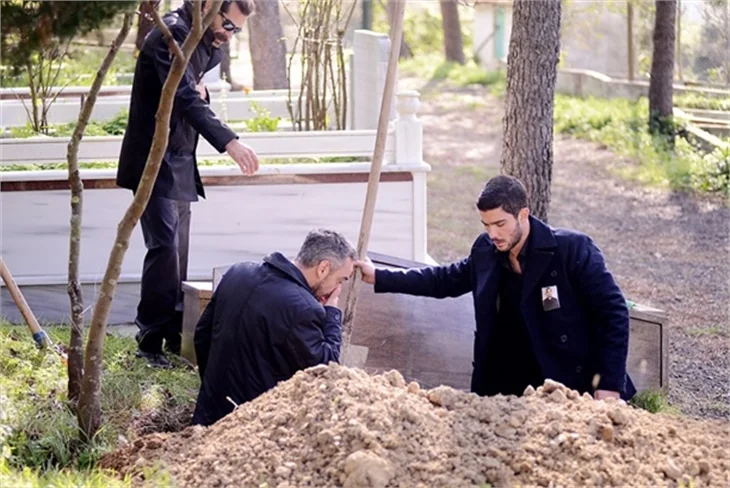 Ulan İstanbul'da Carlos öldü mü?