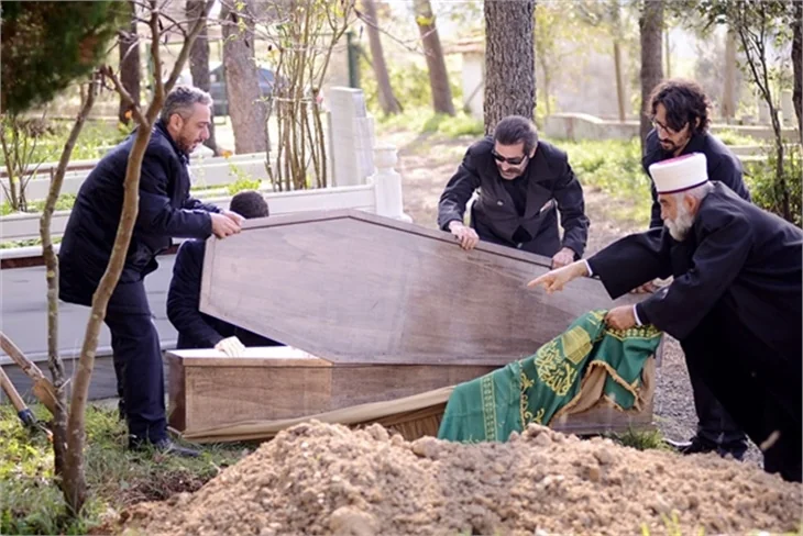 Ulan İstanbul'da Carlos öldü mü?