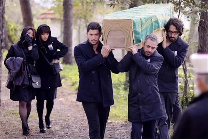 Ulan İstanbul'da Carlos öldü mü?