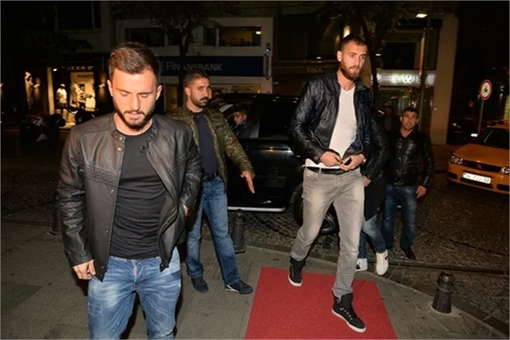 Galatasaraylı futbolcular maçtan sonra bara gidince...