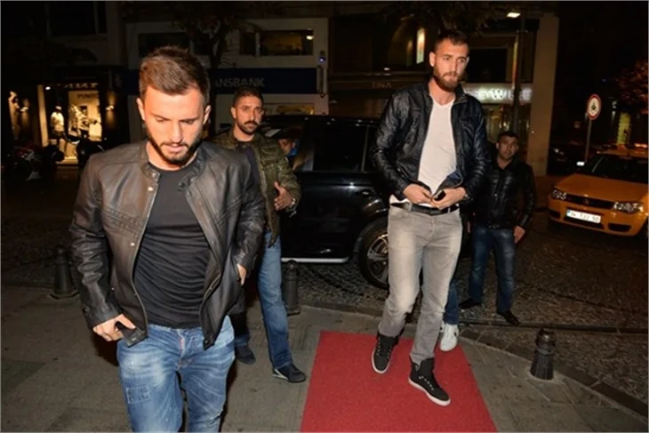 Galatasaraylı futbolcular maçtan sonra bara gidince...