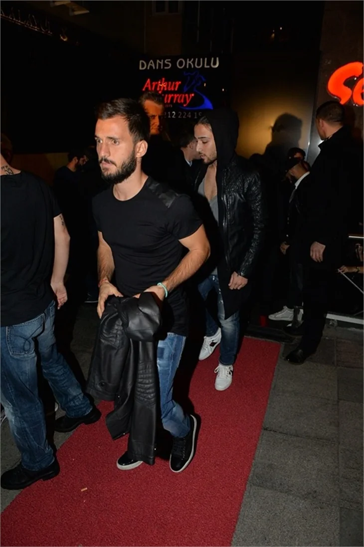 Galatasaraylı futbolcular maçtan sonra bara gidince...