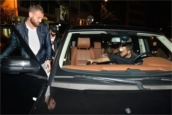 Galatasaraylı futbolcular maçtan sonra bara gidince...