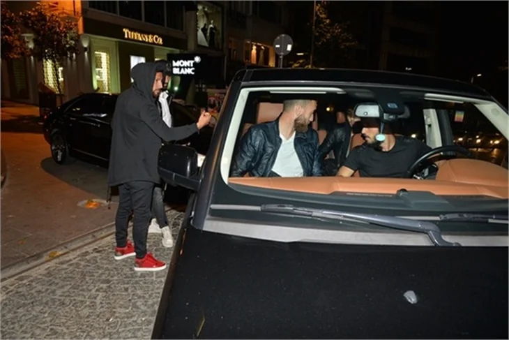 Galatasaraylı futbolcular maçtan sonra bara gidince...