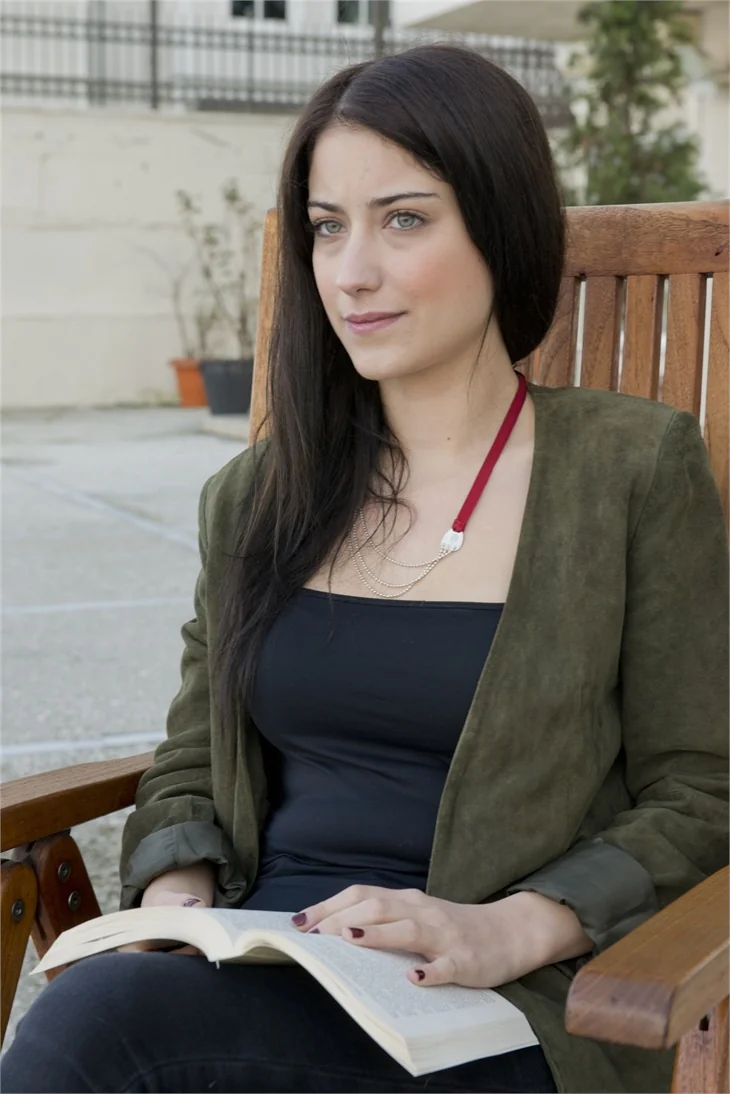 Hazal Kaya'nın dudak uçuklatan reklam filmi!