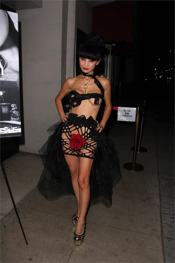 Bai Ling festivale böyle gelince...