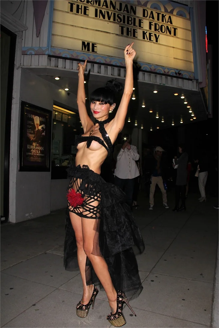 Bai Ling festivale böyle gelince...