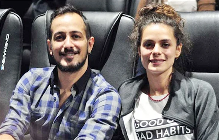 Sarp Apak ve Özge Özpirinçci'nin selfie izdihamı!