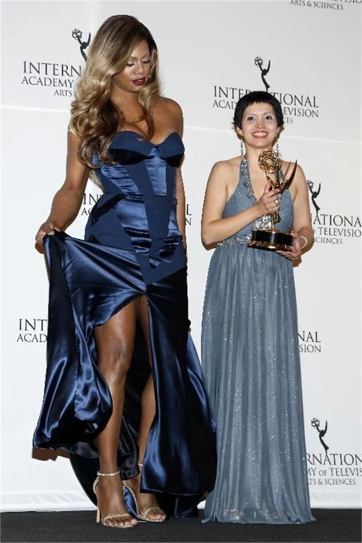 2014 Uluslararası Emmy Ödülleri töreninde şıklık yarışı