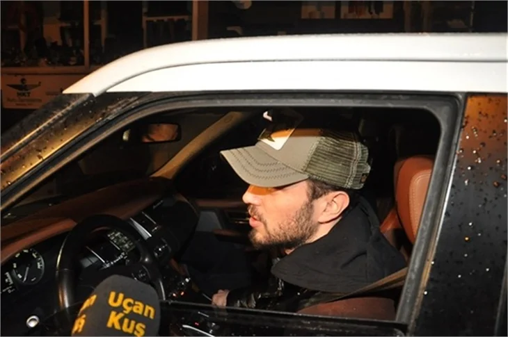 'Hadi İnşallah' filminin galasından halı sahaya!