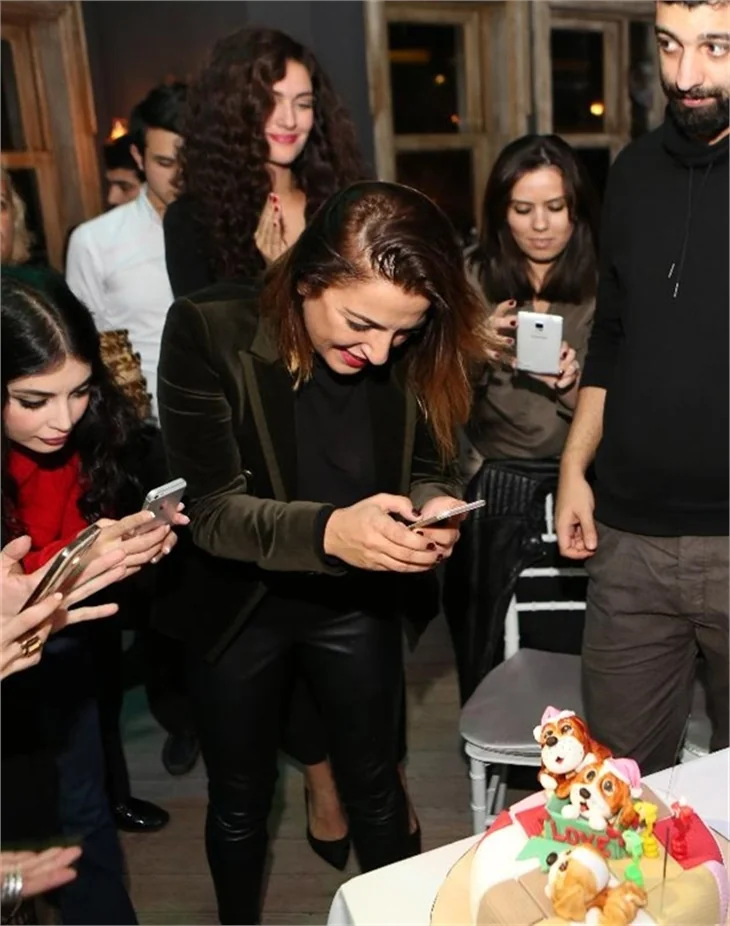 'Karadayı'nın Suna'sı İrem Kahyaoğlu'nun doğum günü kutlaması