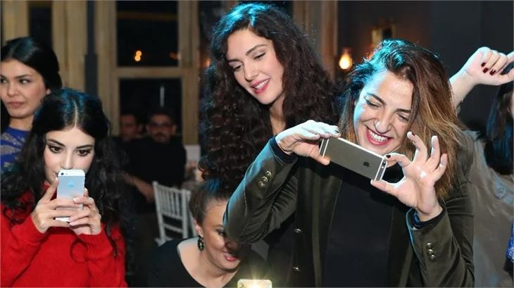 'Karadayı'nın Suna'sı İrem Kahyaoğlu'nun doğum günü kutlaması