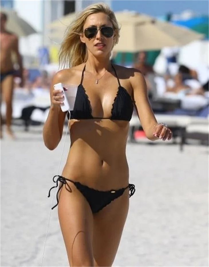 Lauren Stoner'den seksi kareler!