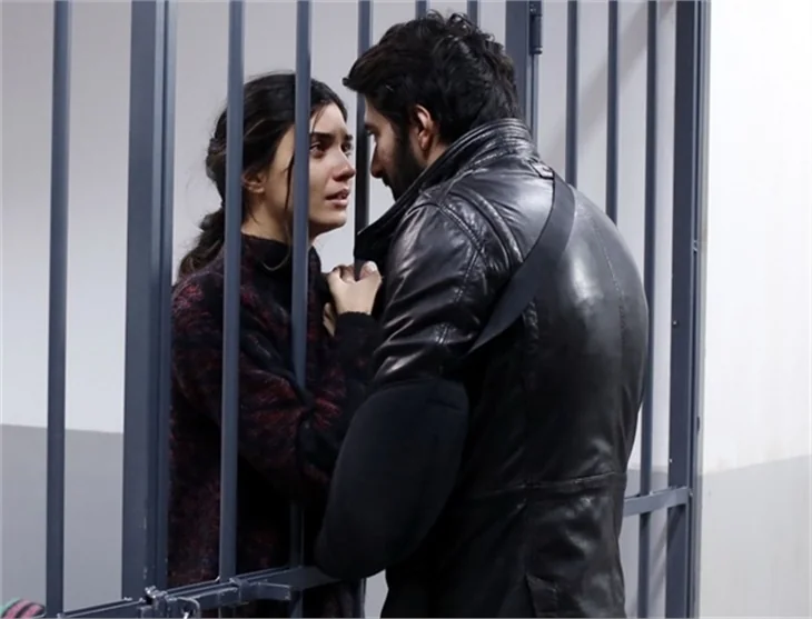 Kara Para Aşk'ta Ömer, Elif'i kurtarabilecek mi?