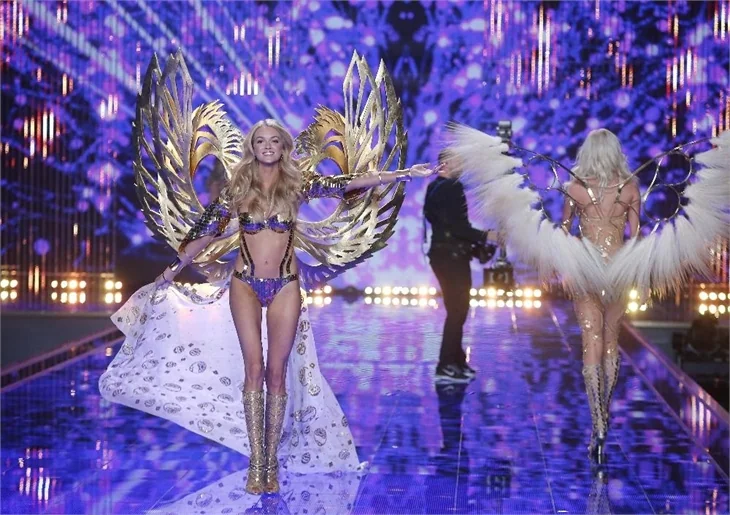 Victoria’s Secret Melekleri yine büyüledi
