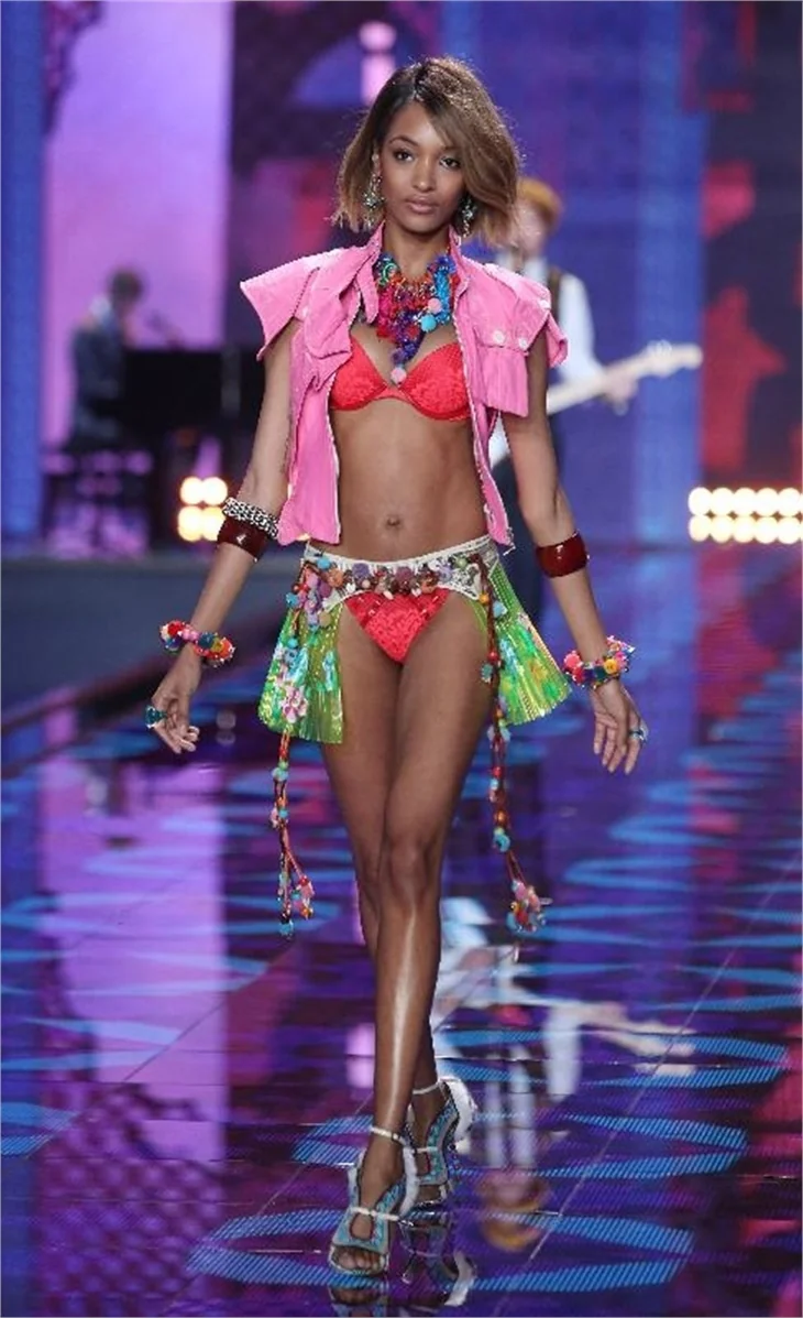 Victoria’s Secret Melekleri yine büyüledi