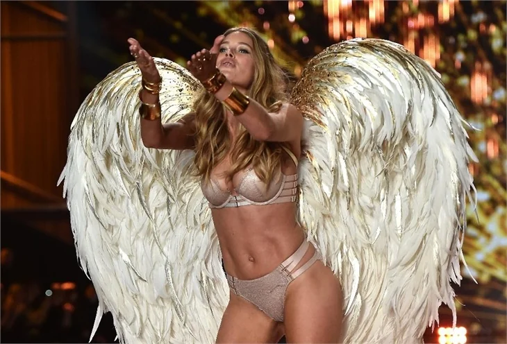 Victoria’s Secret Melekleri yine büyüledi