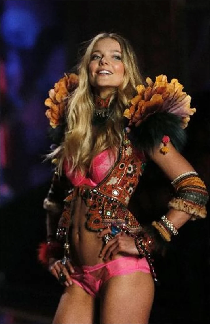 Victoria’s Secret Melekleri yine büyüledi