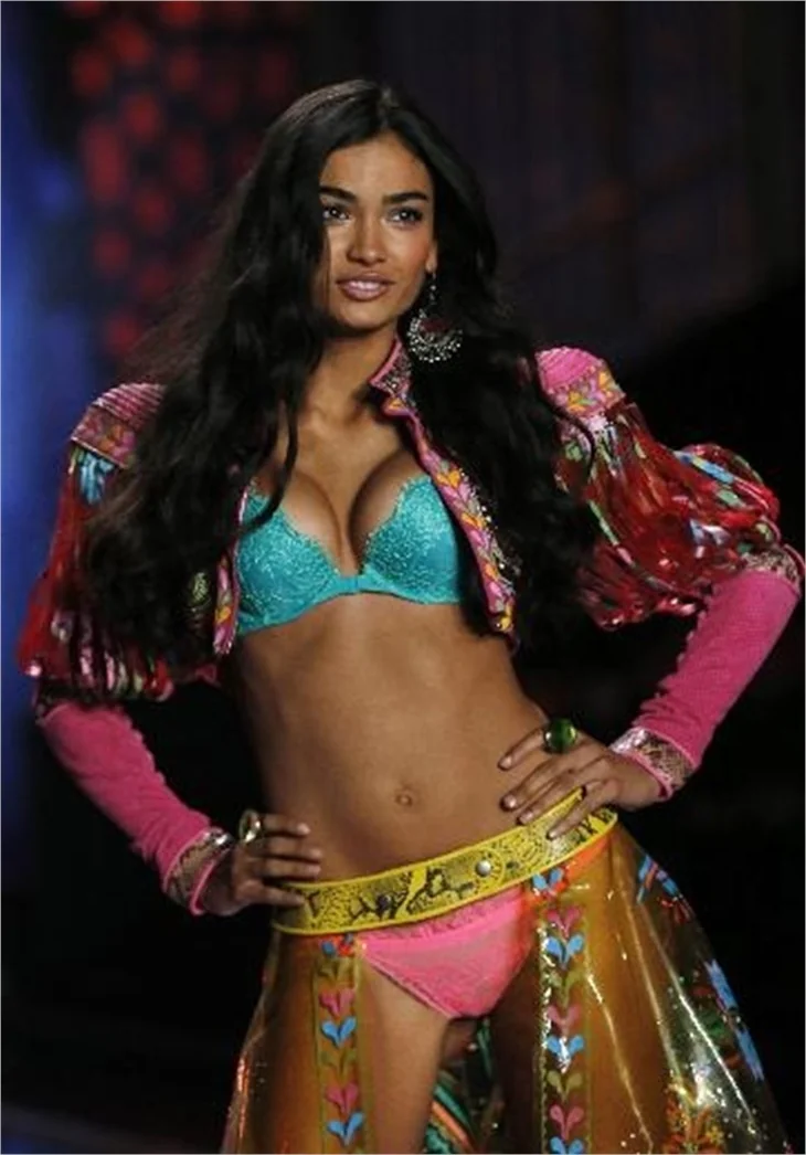 Victoria’s Secret Melekleri yine büyüledi