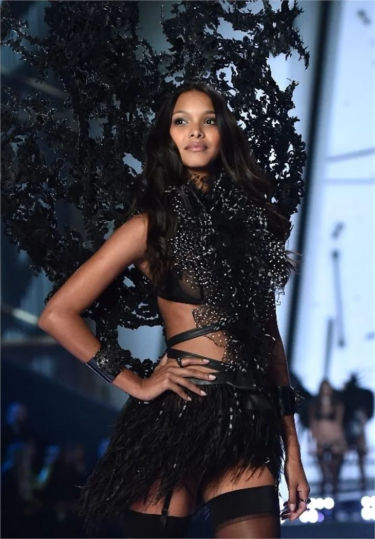 Victoria’s Secret Melekleri yine büyüledi
