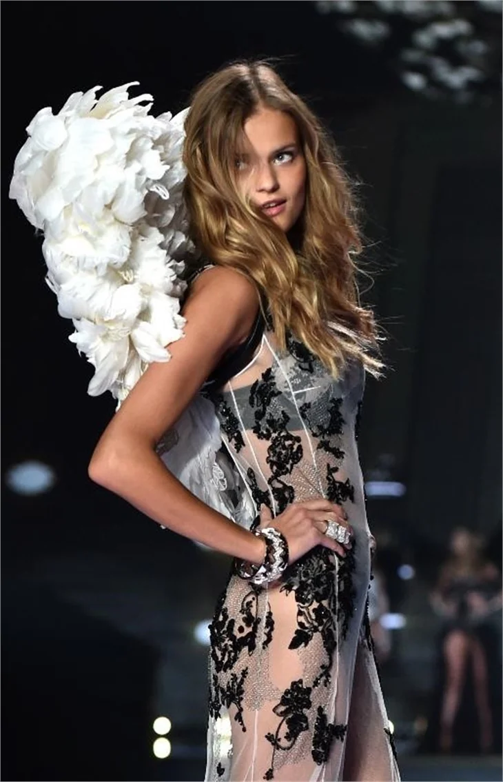Victoria’s Secret Melekleri yine büyüledi