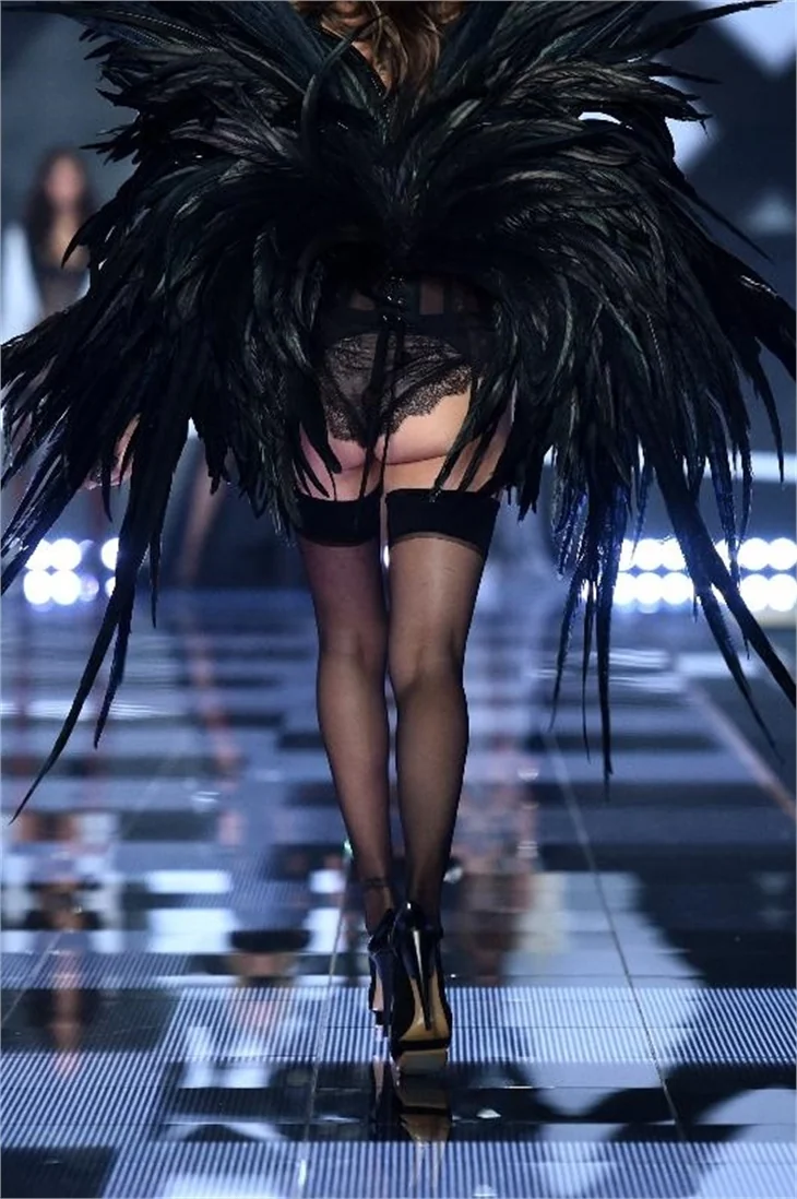 Victoria’s Secret Melekleri yine büyüledi