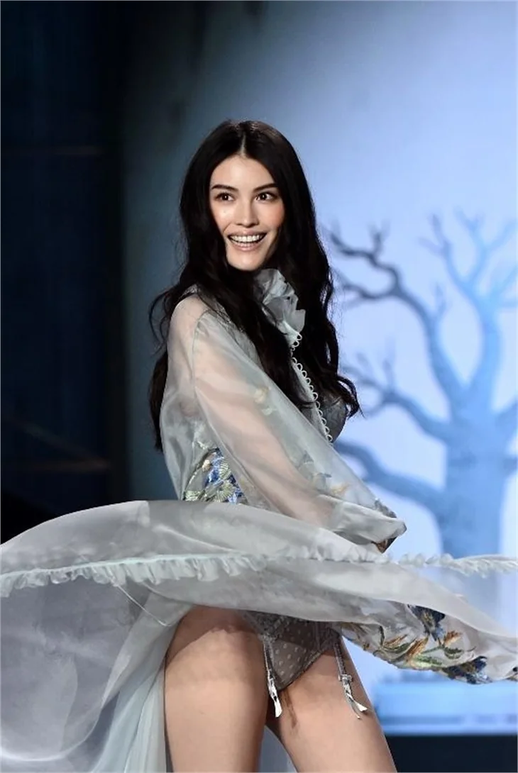 Victoria’s Secret Melekleri yine büyüledi