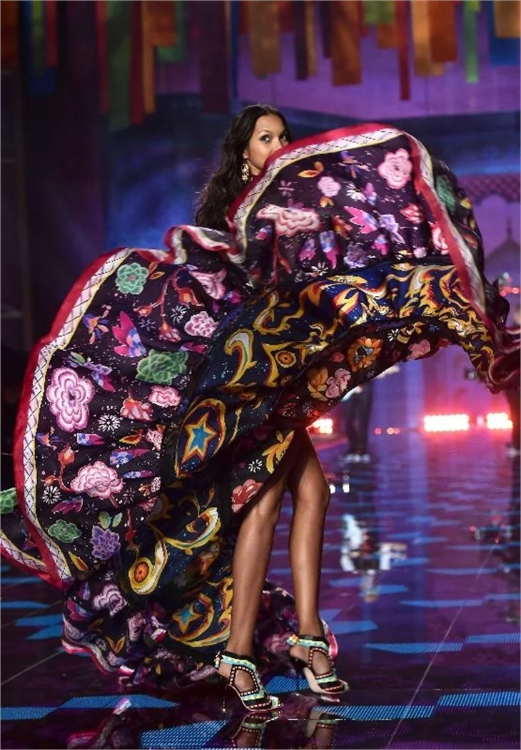 Victoria’s Secret Melekleri yine büyüledi