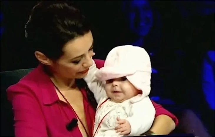 Özgü Namal'dan sevgilisine bebek hediyesi!