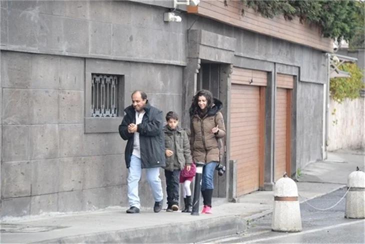Arap turistler kaldıkları evi bastı!