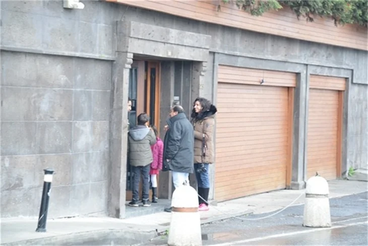 Arap turistler kaldıkları evi bastı!