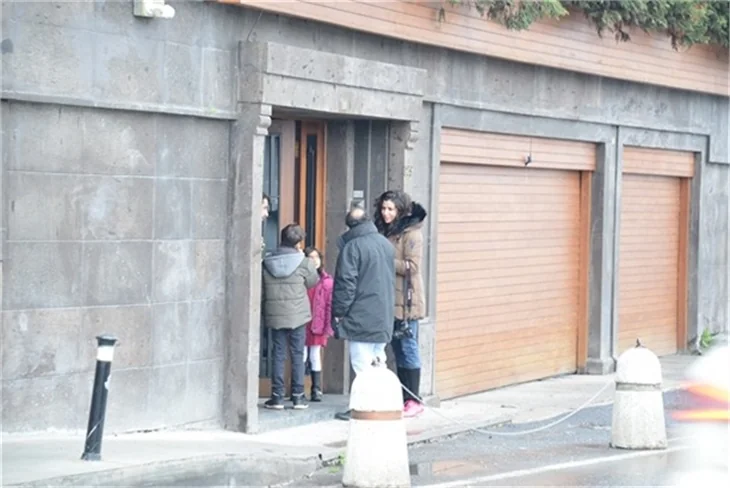 Arap turistler kaldıkları evi bastı!