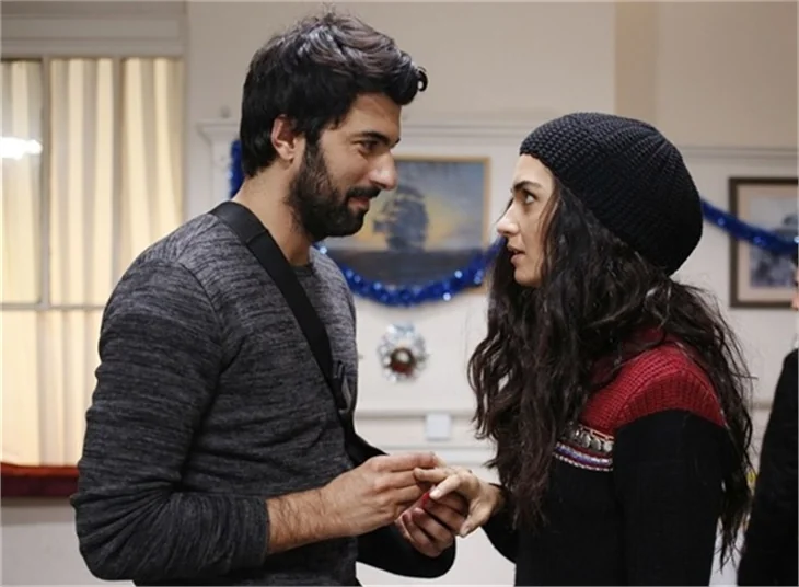 'Kara Para Aşk'ta Ömer'den Elif'e evlilik teklifi!