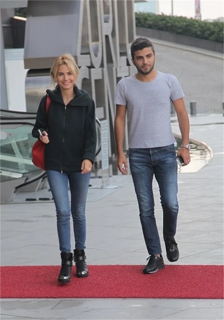 Ece Erken oğlunun fotoğraflarını satacak mı?