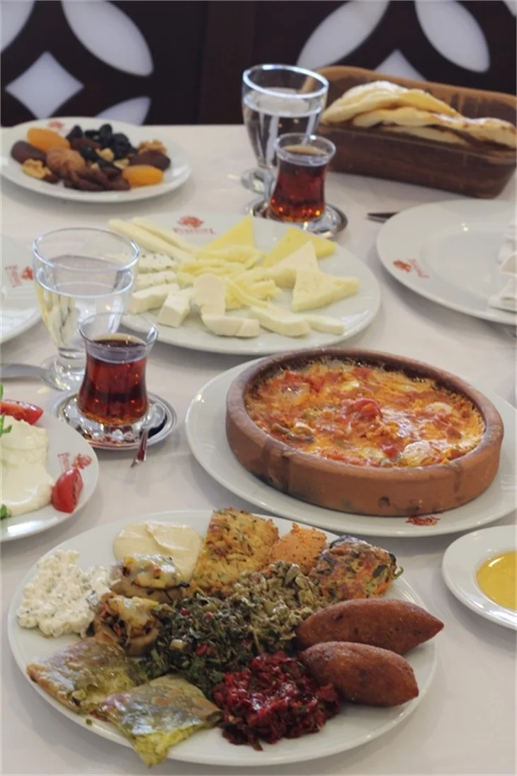 Hak Evrensel'de bir kahvaltı sadece kahvaltı değildir!