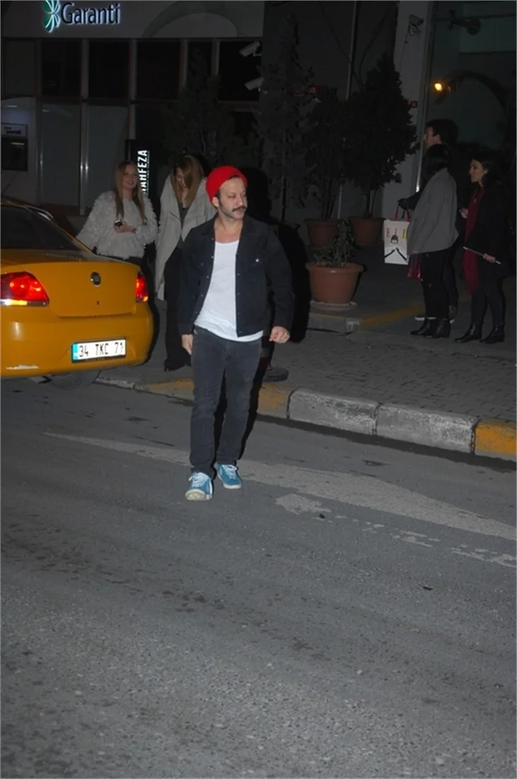 Bergüzar Korel'in partisine ünlü akını!