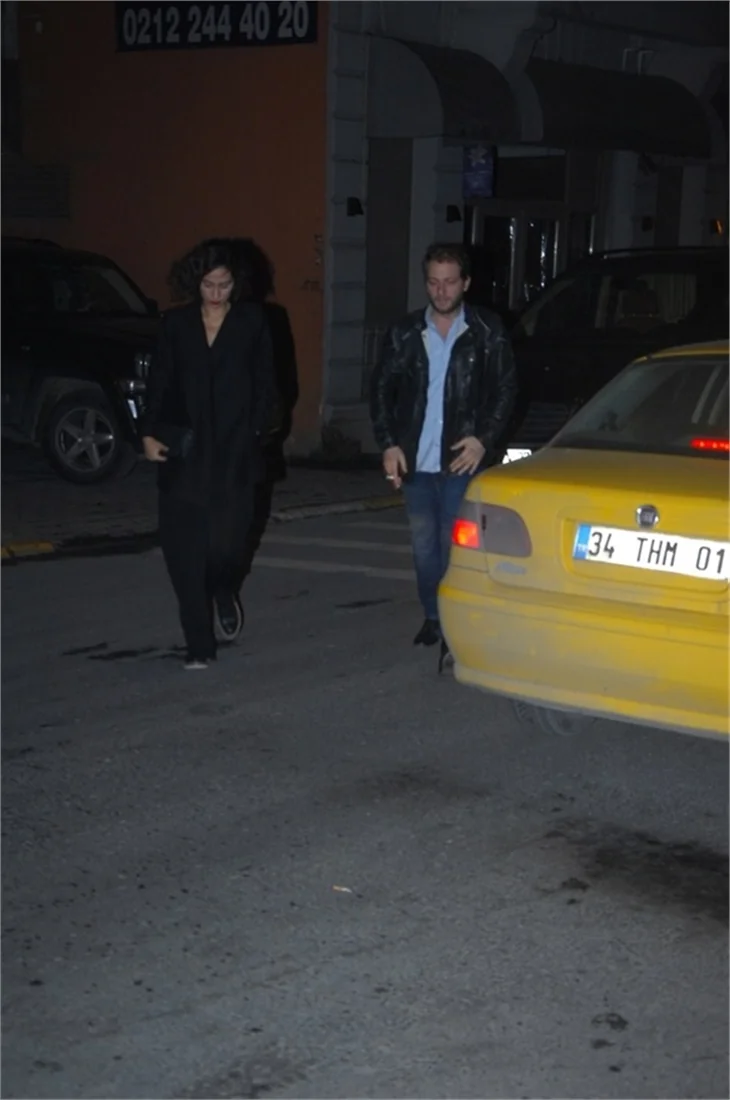 Bergüzar Korel'in partisine ünlü akını!